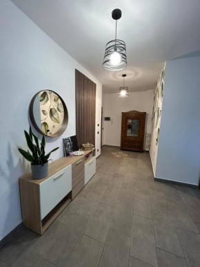 4 Piano Apartment